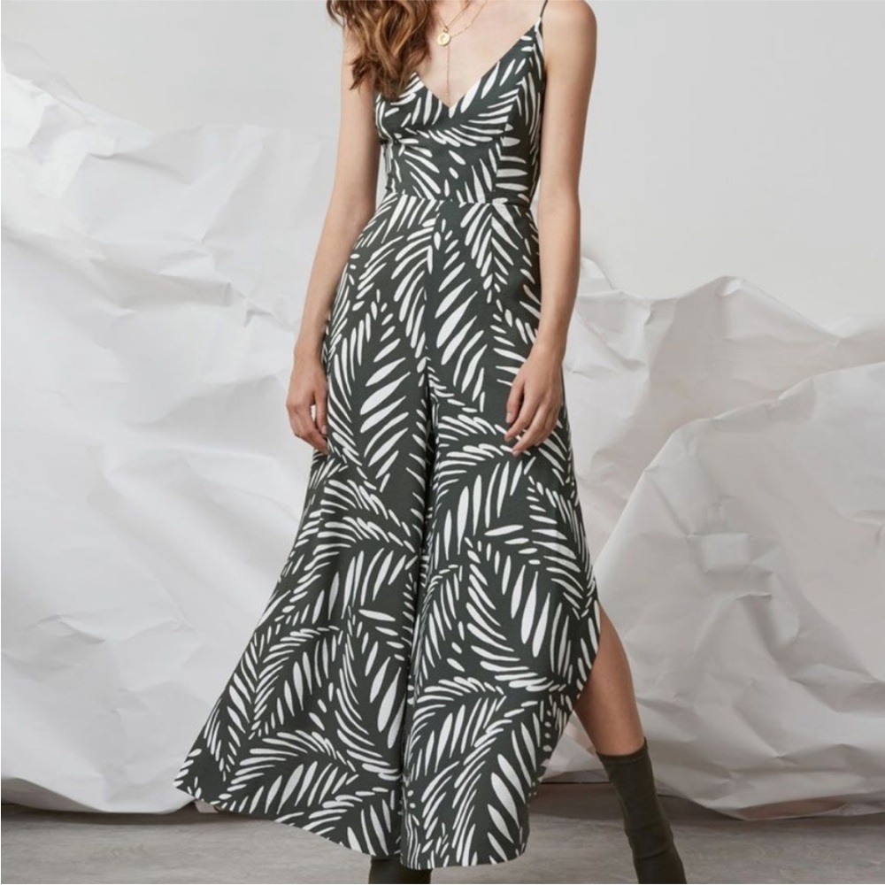 Finders keepers knox wide leg slit jumpsuit green white tropical leaf pattern M